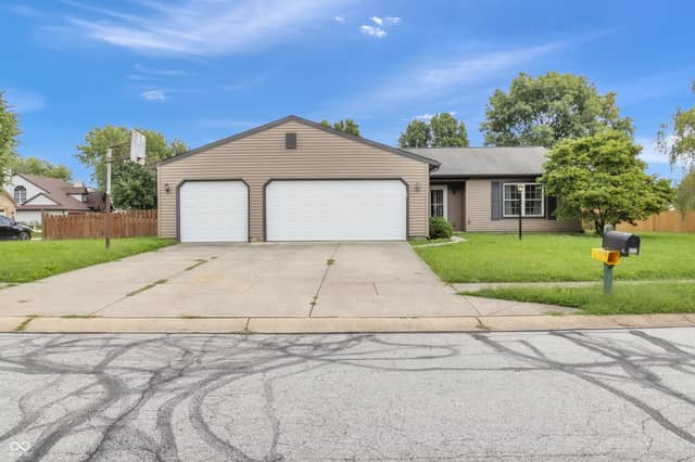 371 Watercrest Way, Avon, IN 46123, photo 2 of 30