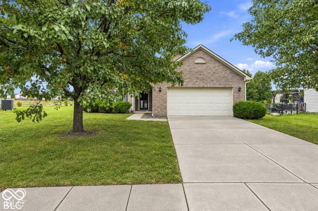 2349 Cole Wood Circle, Indianapolis, IN 46239, photo 2 of 29