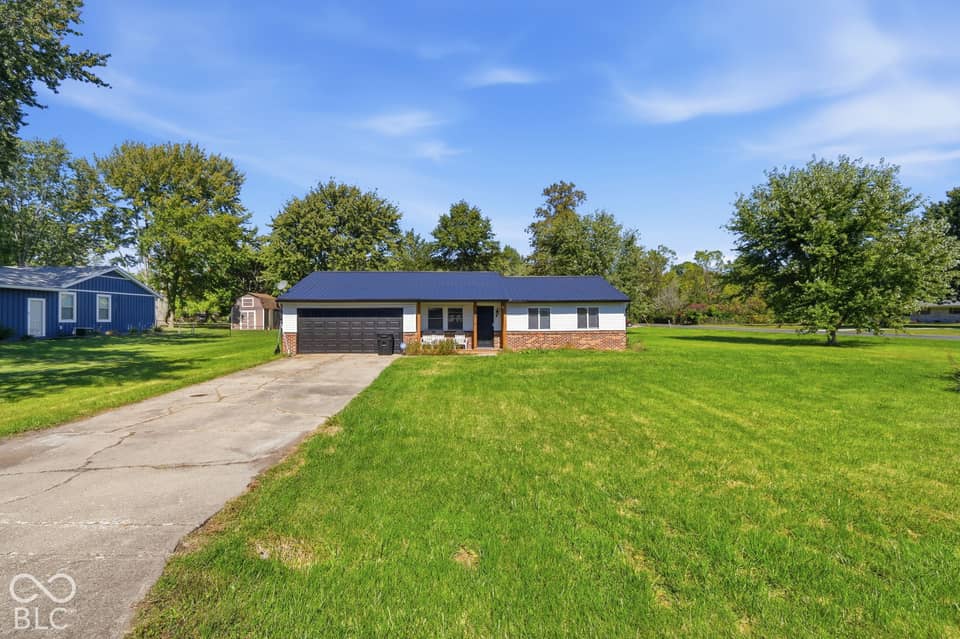 2814 W Walnut Drive, Greenfield, IN 46140, photo 1 of 56