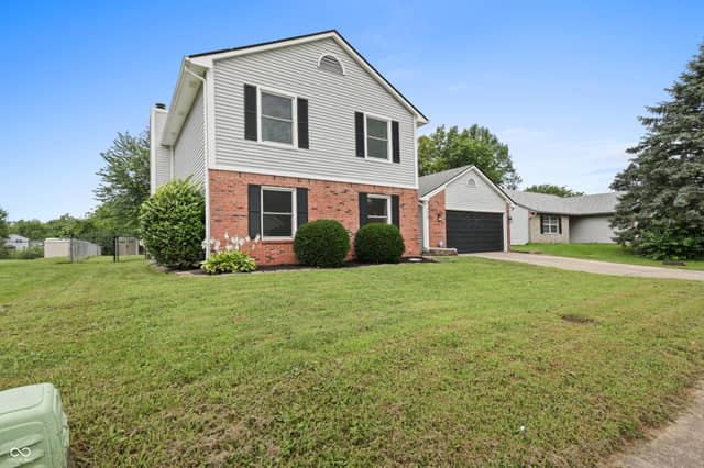 7460 Southern Lakes Drive, Indianapolis, IN 46237, photo 4 of 36