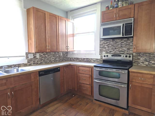 307 W Locust Street, Shelbyville, IN 46176, photo 3 of 32