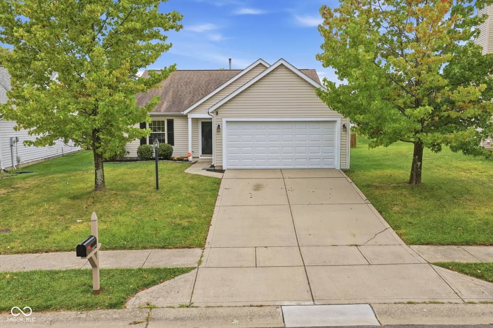 12174 Split Granite Drive, Fishers