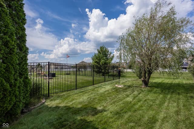 7934 Painted Pony Drive, Indianapolis, IN 46217, photo 4 of 31