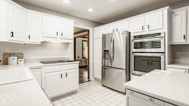 9037 Pinecreek Way, Indianapolis, IN 46256, photo 5 of 52