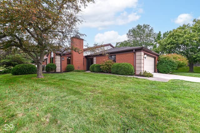 2066 Oak Run Court, Indianapolis, IN 46260, photo 2 of 30