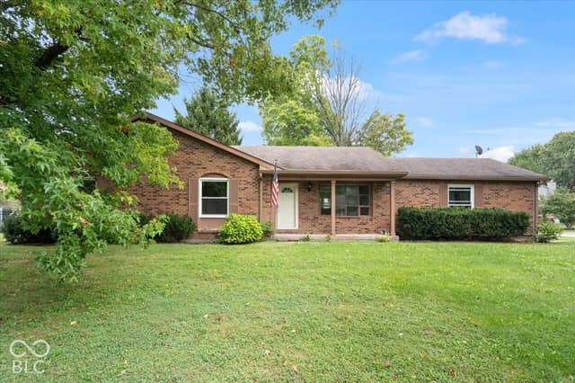 7811 Taunton Road, Indianapolis, IN 46260, photo 5 of 39