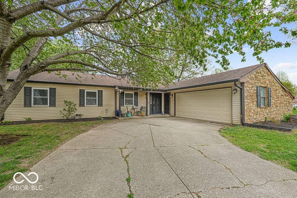 387 Pleasantview Boulevard, Greenwood, IN 46142, photo 1 of 49