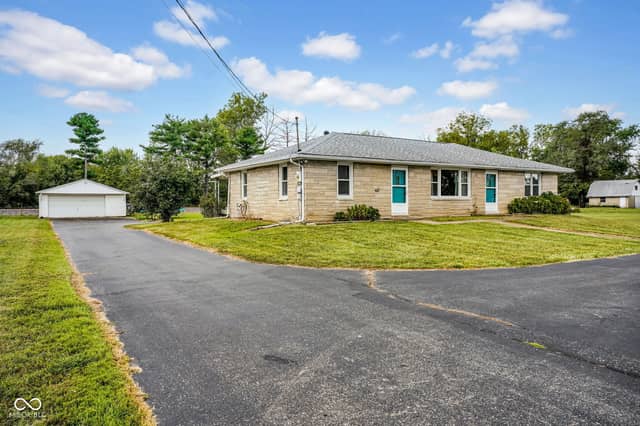 6954 S Jonesville Road, Columbus, IN 47201, photo 2 of 32