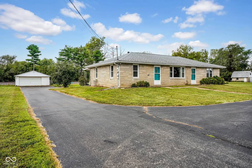 6954 S Jonesville Road, Columbus, IN 47201, photo 1 of 32