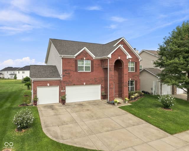 8744 N Aspen Way, McCordsville, IN 46055, photo 4 of 55