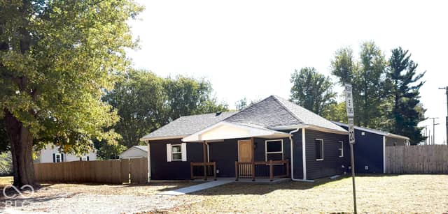 209 W Walnut Street, Waynetown, IN 47990, photo 2 of 27