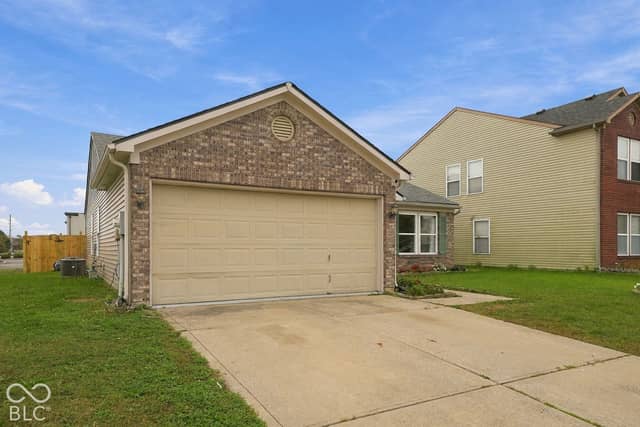 6551 Newstead Drive, Indianapolis, IN 46217, photo 4 of 39