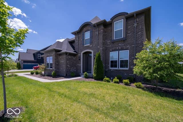 1402 Hove Drive, Greenwood, IN 46143, photo 3 of 26