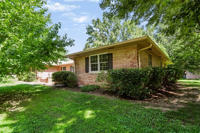 930 Mellowood Drive, Indianapolis, IN 46217, photo 4 of 37