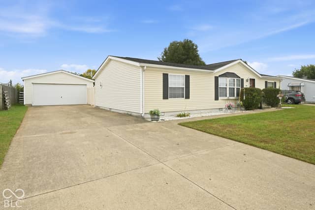 4681 Autumn Ridge Drive, Columbus, IN 47203, photo 3 of 33