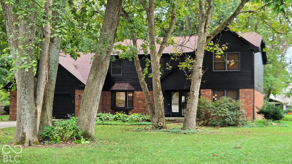 1914 S Hunters Ridge Lane, Greenwood