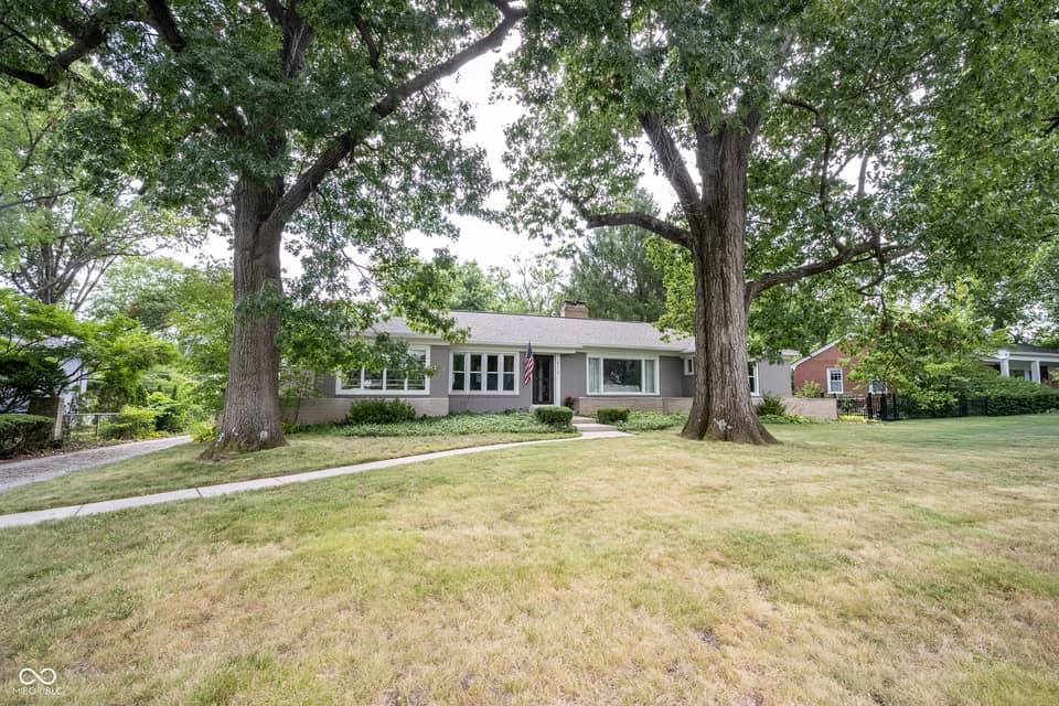 8575 N Pennsylvania Street, Indianapolis