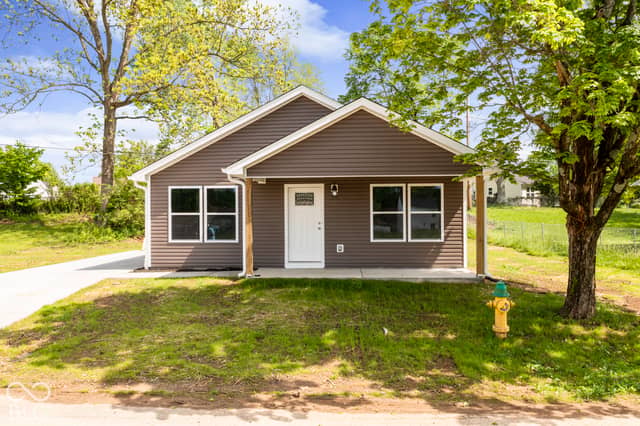 1918 Country Manor Way, North Vernon, IN 47265, photo 5 of 42
