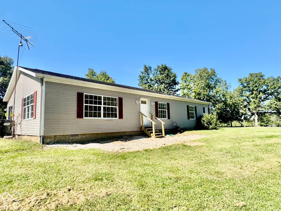 8476 E Sycamore Road, Bloomfield, IN 47424, photo 1 of 43