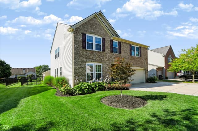 8615 Aberdeenshire Court, Indianapolis, IN 46259, photo 4 of 49