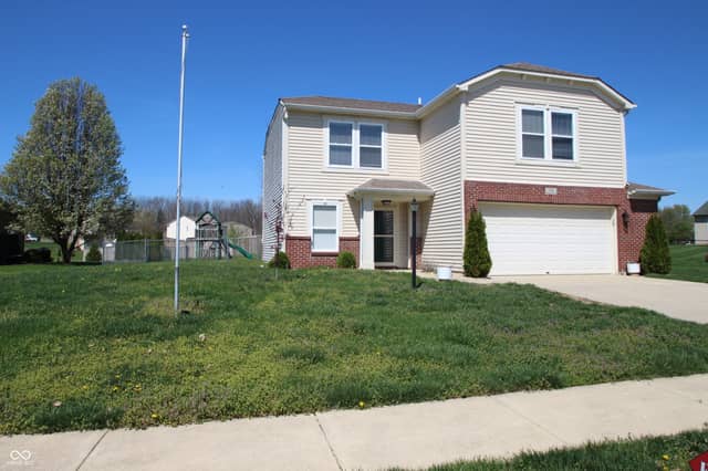 216 Creekside Drive, Danville, IN 46122, photo 2 of 5