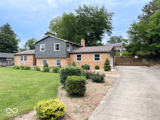 1106 Fairfield Drive, Shelbyville, IN 46176, photo 3 of 23