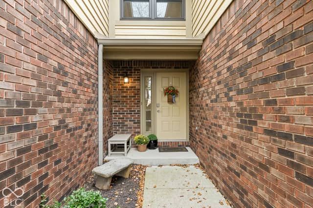 8127 Farmhurst Lane, Indianapolis, IN 46236, photo 4 of 42