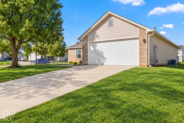 868 Quarterhorse Run, Bargersville, IN 46106, photo 4 of 30