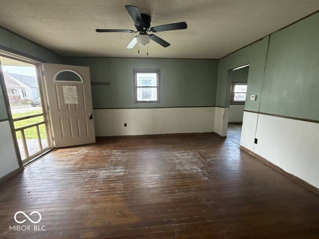 910 Elm Street, Shelbyville, IN 46176, photo 3 of 12