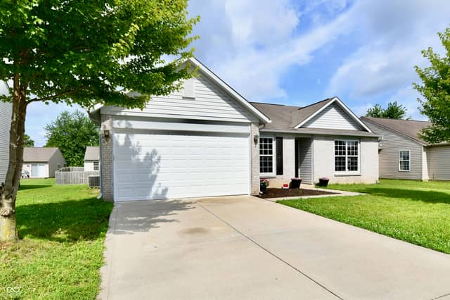 2748 Rothe Lane, Indianapolis, IN 46229, photo 5 of 47