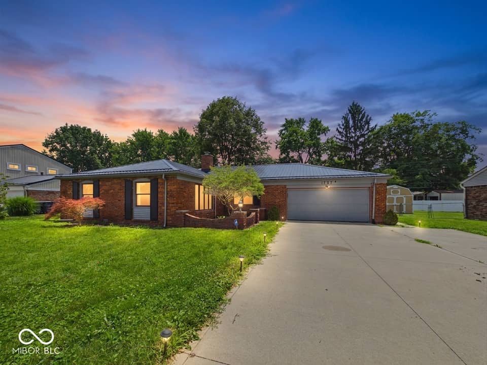 1727 Oakwood Drive, Anderson, IN 46011, photo 1 of 38