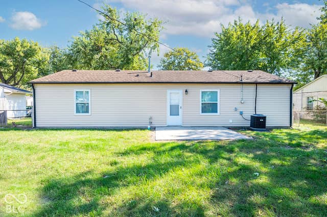 916 School Street, Greenfield, IN 46140, photo 3 of 19
