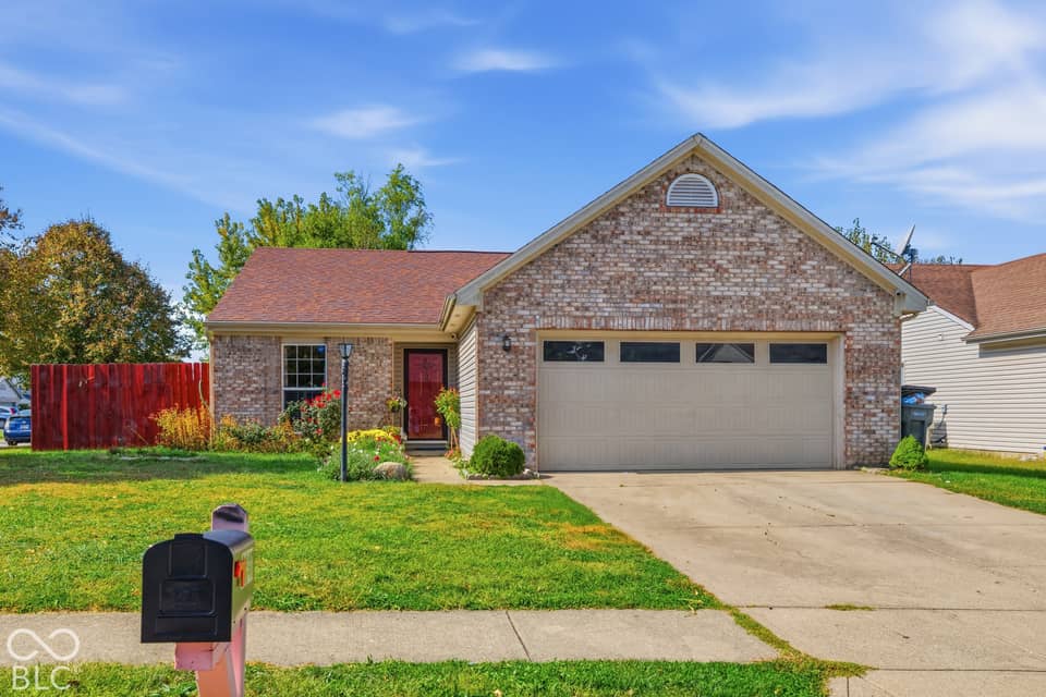 8440 Armistead Ln, Indianapolis, IN 46227, photo 1 of 28