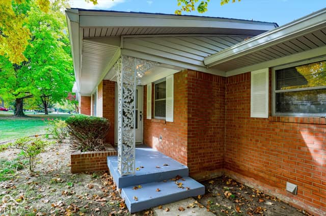 6924 Munsee Lane, Indianapolis, IN 46260, photo 5 of 53