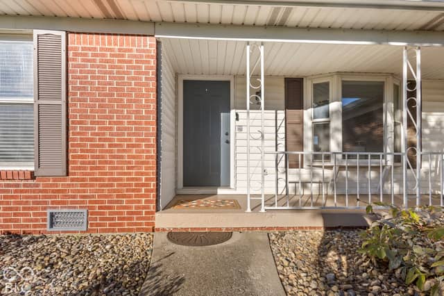 2030 Whitetail Court, Avon, IN 46123, photo 5 of 33