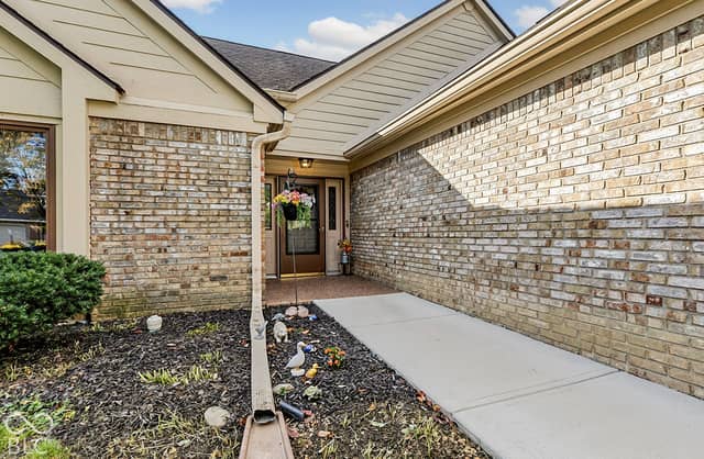 8111 Bay Brook Drive, Indianapolis, IN 46256, photo 4 of 77