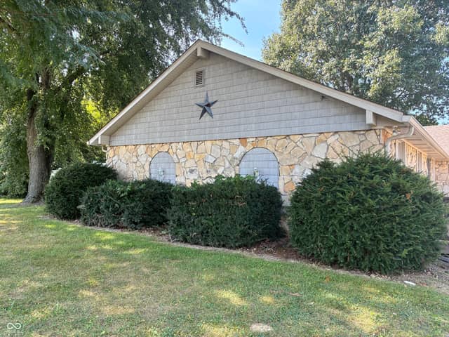 4003 W Fairview Road, Greenwood, IN 46142, photo 4 of 18