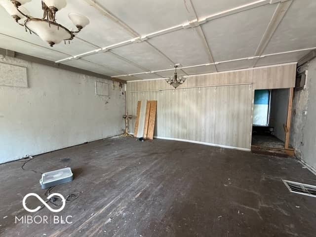 809 6th Street, Bedford, IN 47421, photo 5 of 11