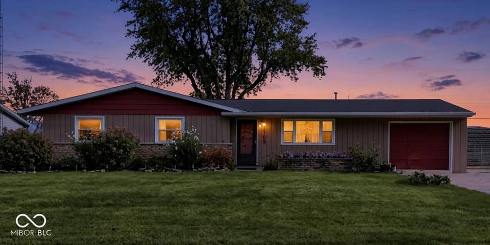 1709 W Woodmont Drive, Muncie