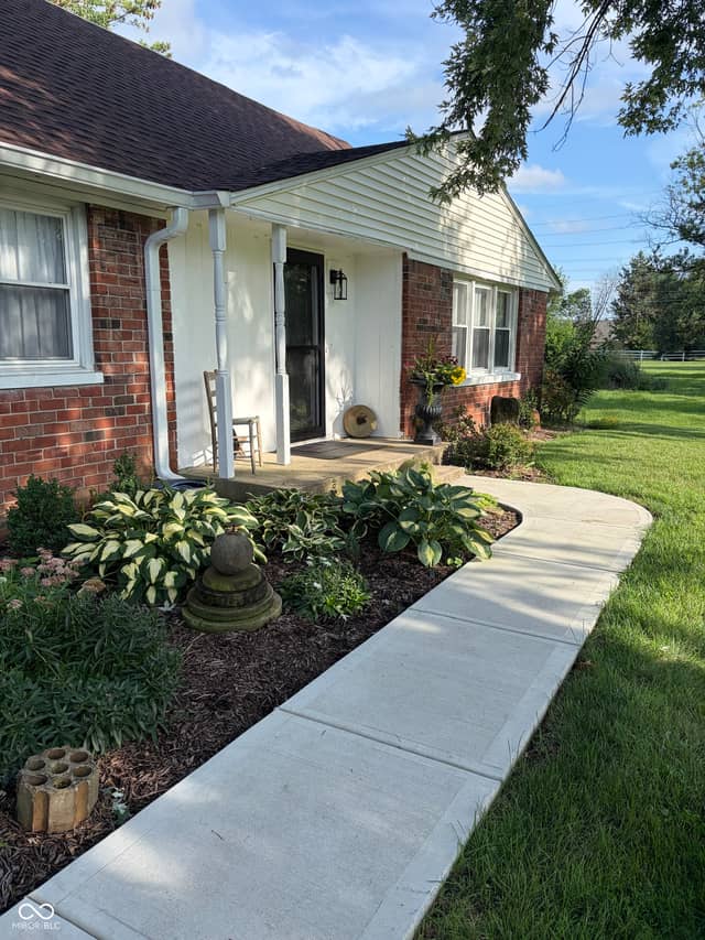 2945 S Kenmore Road, Indianapolis, IN 46203, photo 4 of 42