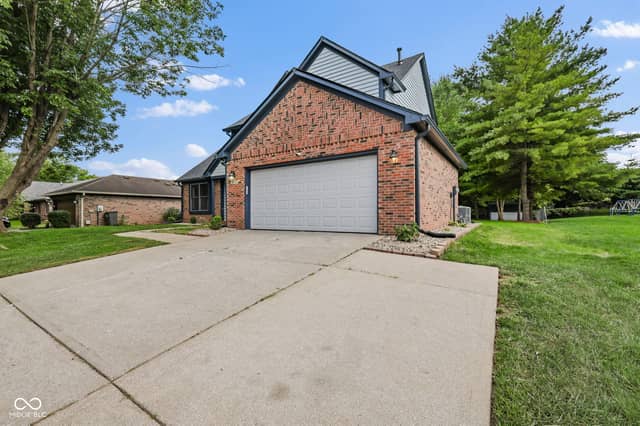 8518 Spend A Buck Drive, Indianapolis, IN 46217, photo 3 of 59