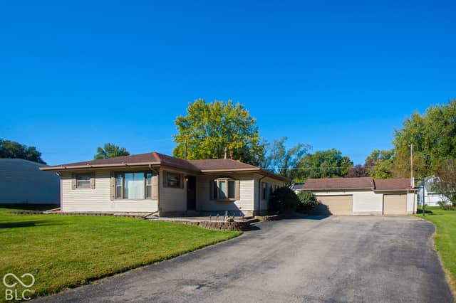 1107 S Fullhart Drive, Muncie, IN 47302, photo 2 of 11