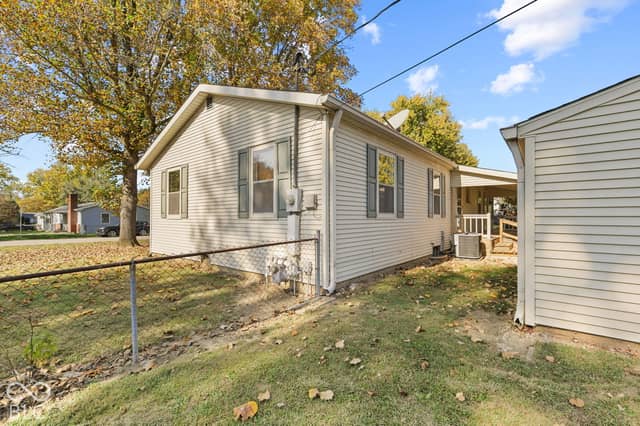 887 Vernon Drive, Greenwood, IN 46143, photo 5 of 39