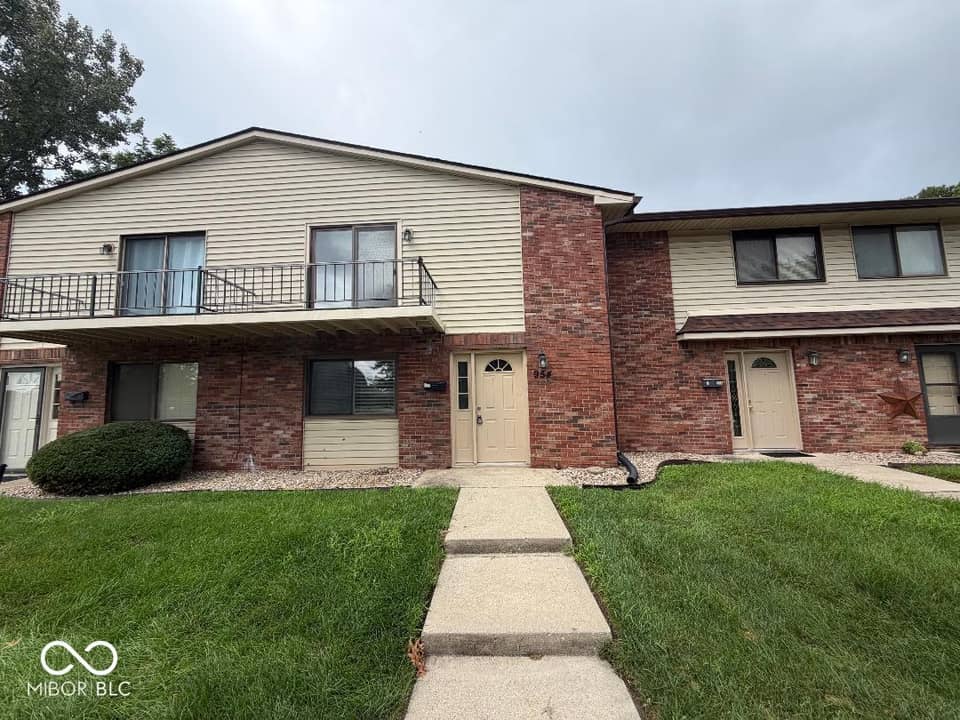 954 Greenwood W, Greenwood