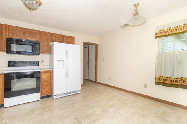 1459 Cypress Drive, Greenfield, IN 46140, photo 5 of 47