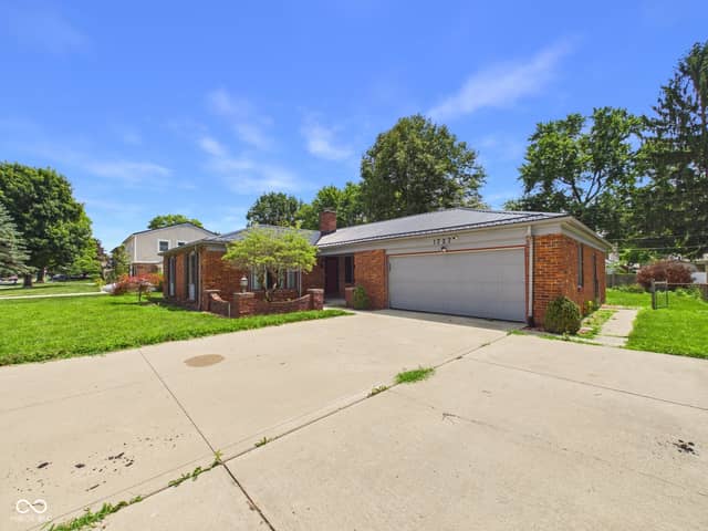 1727 Oakwood Drive, Anderson, IN 46011, photo 5 of 38