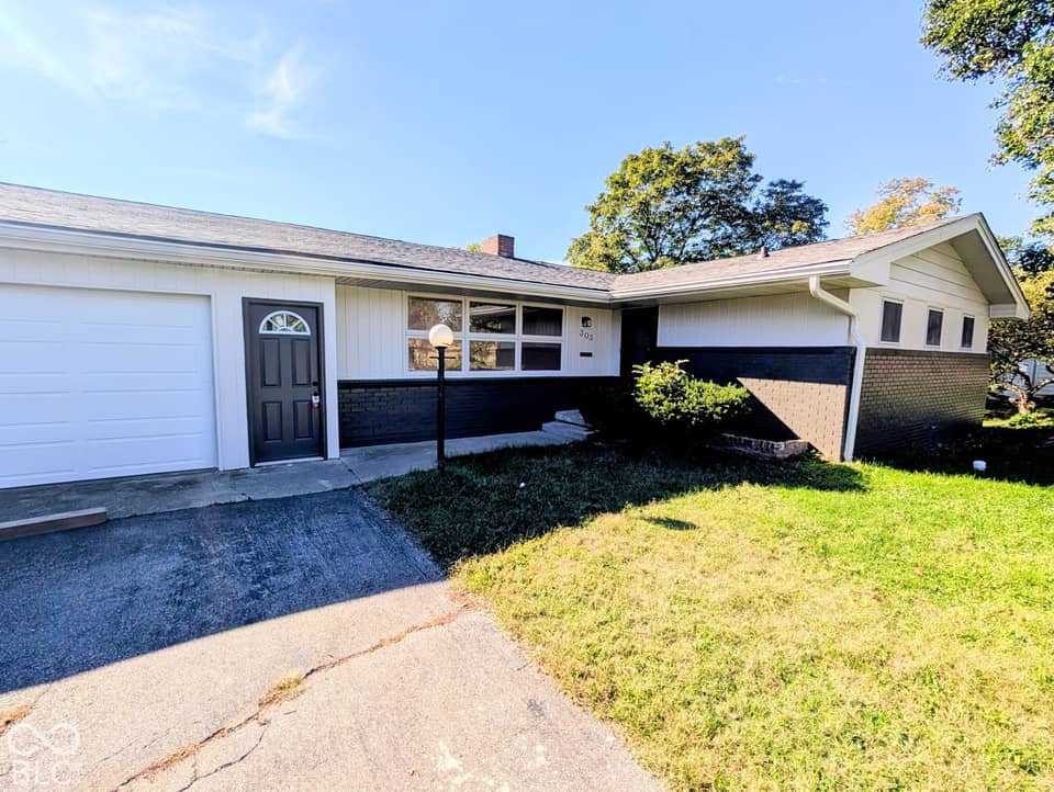 303 Sunset Drive, Columbus, IN 47201, photo 1 of 2