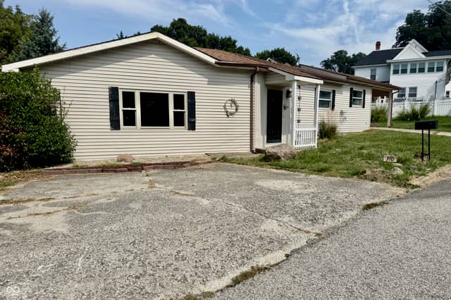 310 W Central Avenue, Greensburg, IN 47240, photo 2 of 20