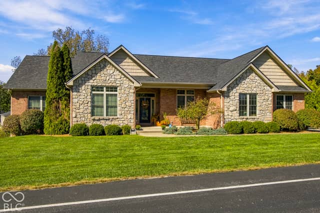 2532 Woodland Farms Drive, Columbus, IN 47201, photo 2 of 78