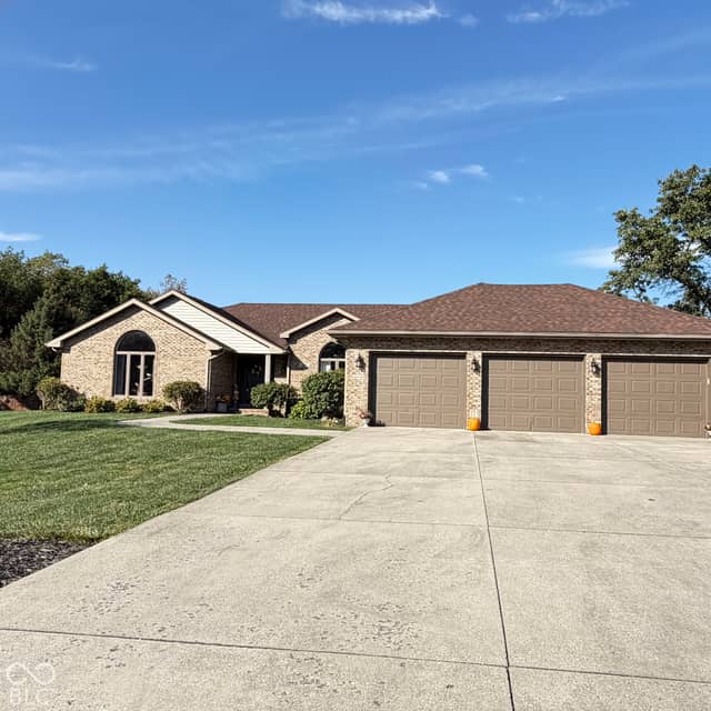 209 N Copperwood Court, Muncie, IN 47304, photo 3 of 41